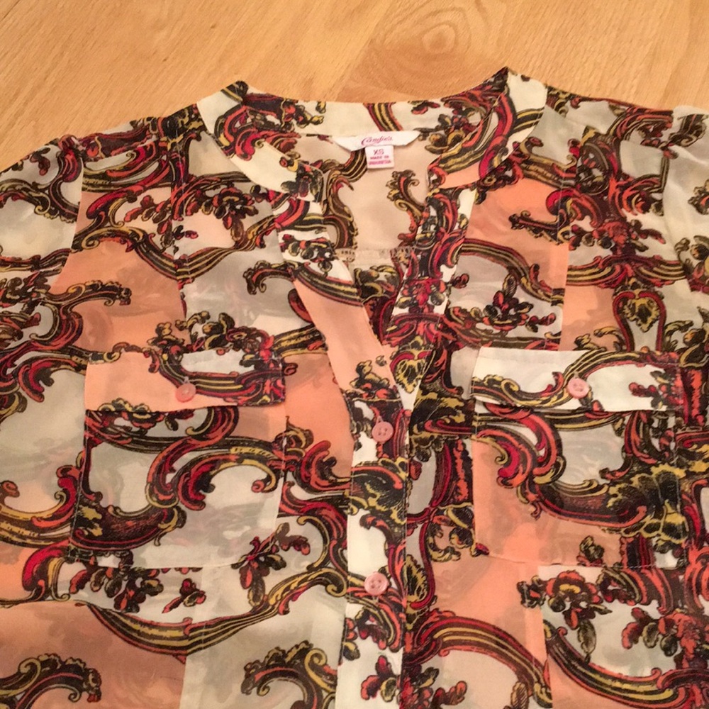 ❌SOLD (tan) CANDIES xs floral top with free camisole - Picture 2 of 7